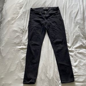 711 Levis skinny jeans